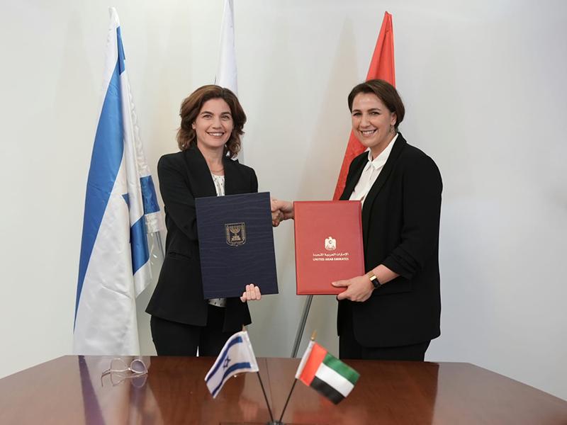 השרה לביטחון באיחוד האמירויות מרים אלמהירי והשרה להגנת הסביבה תמר זנדברג