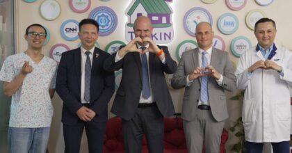 יו"ר הכנסת אמיר אוחנה, מש"ב, נציגי משרד הבריאות האוזבקי ונציגי הארגון המקומי אזגו אמל