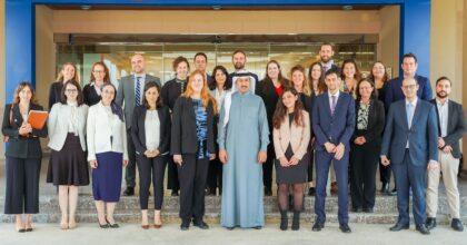 אנשים עומדים