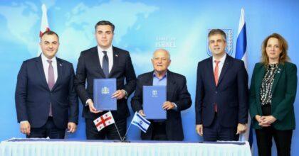 שר התיירות חיים כץ ושר החוץ של גיאורגיה איליה דרצ'יאשווילי, ואלי כהן עומדים